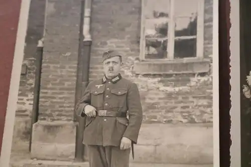zwei tolle alte Fotos eines Soldaten - Hochzeit und Portrait 
