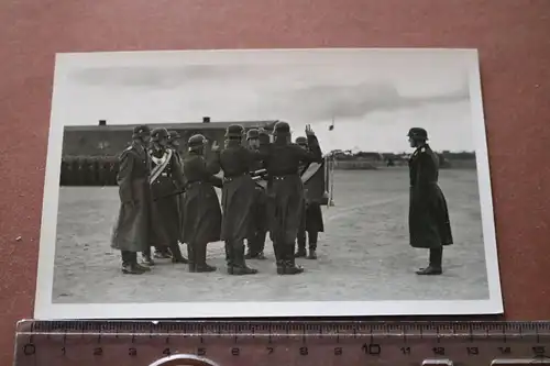 tolles altes Foto - Soldaten der Luftwaffe beim Eid - Ort ???