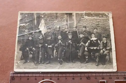 altes Gruppenfoto Jungs, Junge Männer in vers. Uniformen 1922