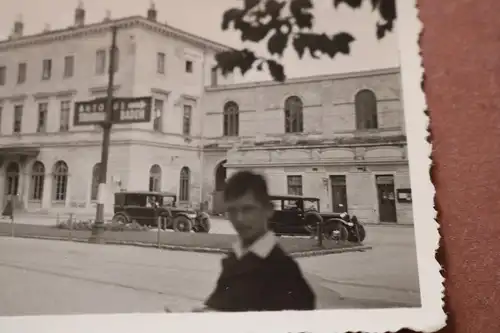 altes Foto - Stadt - Geböude - Oldtimer - Schild Autobus Station Baden ?