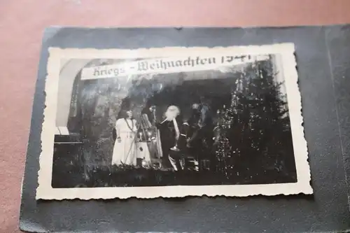 alte kleine Albumseiten mit 12 Fotos - Soldaten, Matrose usw 