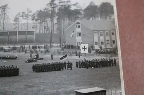 altes Foto Soldaten angetreten - Vereidigung ?? Kasernen - Ort ???