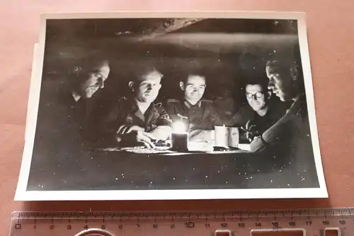 altes Pressefoto - Bunkerstimmung nach schweren Abwehrkämpfen 1942