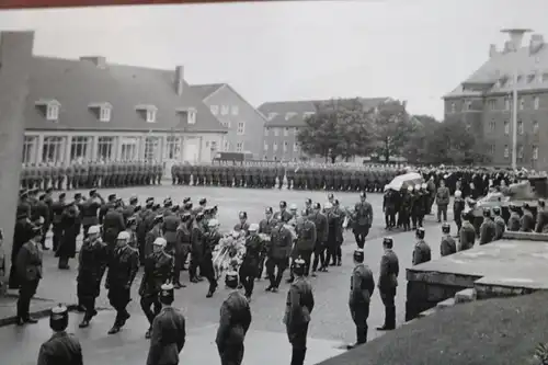 neun  tolle alte Fotos - Polizei - Polizisten noch mit Tschako - 50-60er Jahre ?