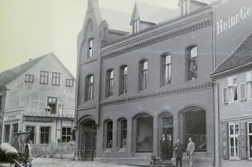 tolles altes Glasnegativ - Zum goldenen Löwen Gebäude u. Werbung Heinr. Gerecke