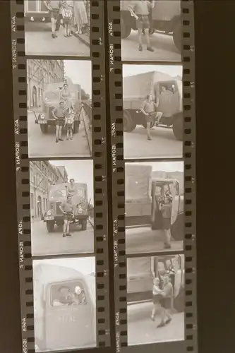 12 tolle alte Negativbilder Personen posieren mit LKW VEB Kraftverkehr Leipzig 