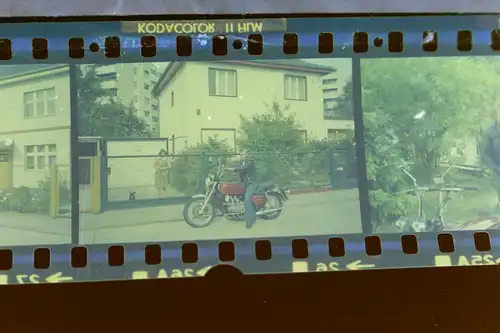 vier alte Negativstreifen mit altem Motorrad von Honda - 70-80er Jahre 