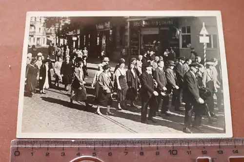 altes Foto Menschengruppe - Veranstaltung ? Berlin - Niederschöneweide ?