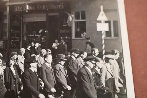 altes Foto Menschengruppe - Veranstaltung ? Berlin - Niederschöneweide ?