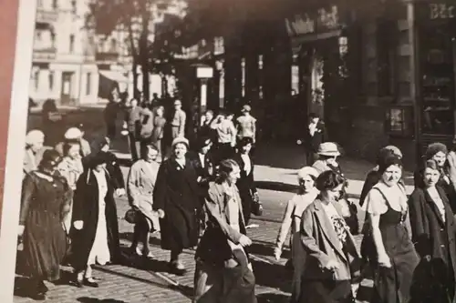 altes Foto Menschengruppe - Veranstaltung ? Berlin - Niederschöneweide ?