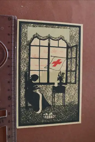alte Künstlerkarte - Frau sitz am Fenster - Rot Kreuz Fahne 
