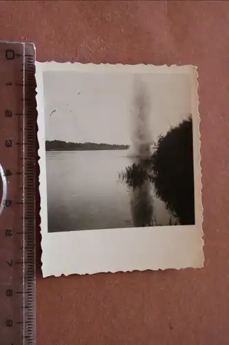 altes Foto - Granateinschlag ins Wasser