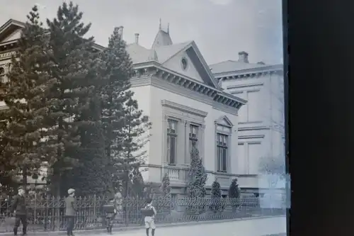 tolles altes Glasnegativ mir unbekanntes Gebäude - Schulkinder - 1910-20 ?