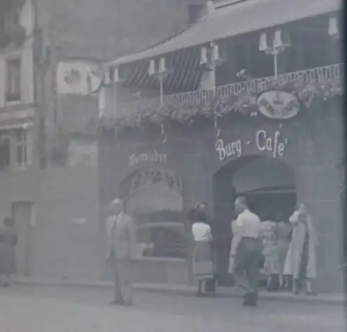 tolles altes Negativ - Strassenzug - Burg-Cafe - Ort ??? 50er Jahre