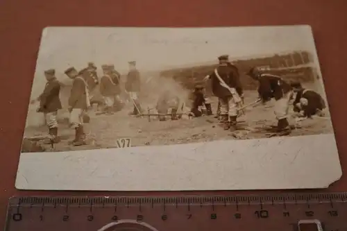 tolles altes Foto - Gruppe Soldaten Übung ?  1899  Burgbrohl ??