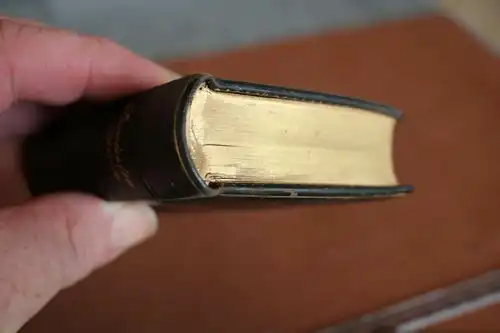 altes Buch Leder-Einband Paroissien Romain  Goldschnitt  Alter ??