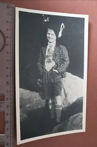 tolles altes Foto - Junge in Tracht ? - 1942
