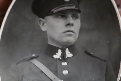 tolles altes Foto - Portrait eines Soldaten - Freikorps ? Kragenspiegel Eichenla