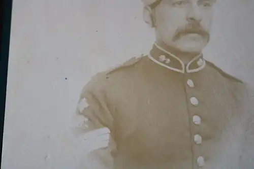tolles altes Kabinettfoto - Portrait eines Soldaten - England ?? unbek. Uniform