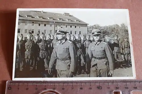 tolles altes Foto - Offiziere - Soldaten Kaserne - Ort ??