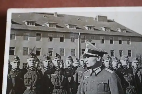 tolles altes Foto - Offiziere - Soldaten Kaserne - Ort ??