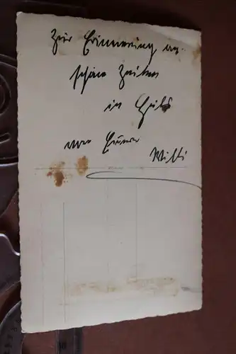 tolles altes Portrait eines Soldaten  mit kleiner Bandspange 