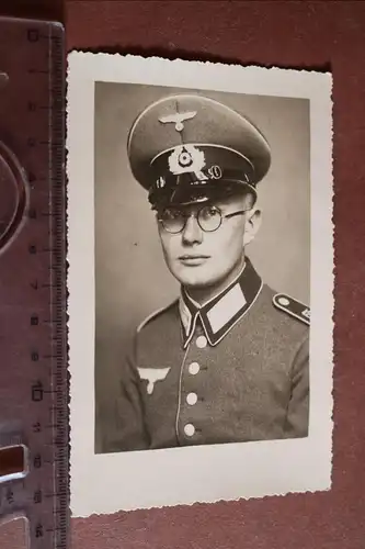 tolles altes Portrait eines Soldaten mit Schirmmütze aus Verden