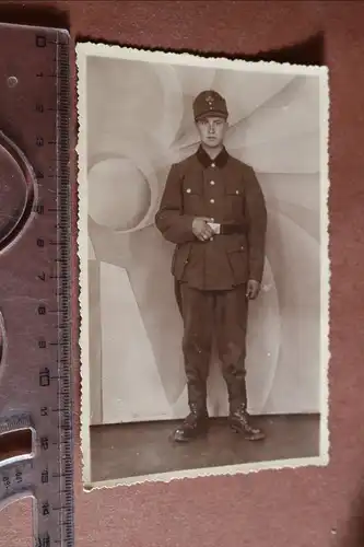 tolles altes Portrait eines jungen Soldaten mit Feldmütze 1942 Litzmannstadt