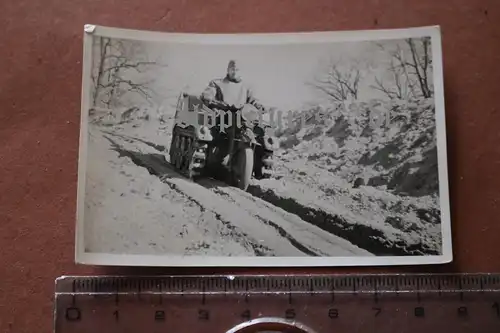 tolles altes Foto - Soldat mit Kettenkrad