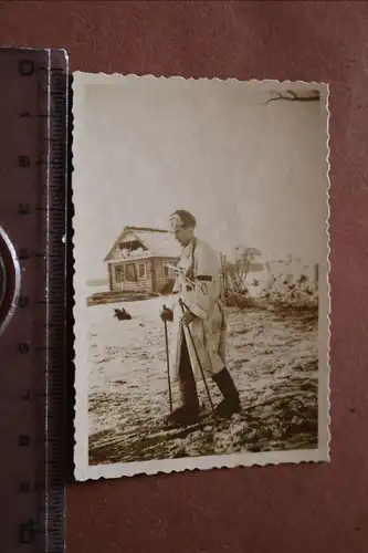 tolles altes Foto - Soldat in Wintertarnung mit MP 40 Schmeisser 