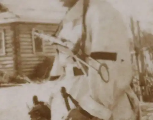 tolles altes Foto - Soldat in Wintertarnung mit MP 40 Schmeisser 