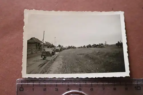 altes Foto - deutsche Truppen Fahrzeuge SdKfz auf Vormarsch - Ort ?