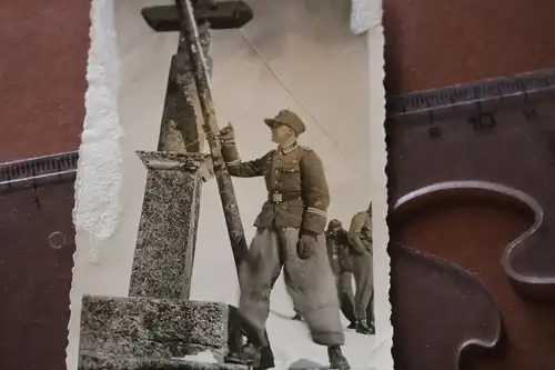 altes Foto - junger Kraftfahrer - Gebirgsjäger ??? mit großer Bandspange 