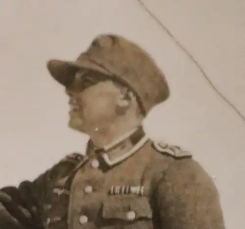 altes Foto - junger Kraftfahrer - Gebirgsjäger ??? mit großer Bandspange 