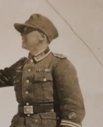 altes Foto - junger Kraftfahrer - Gebirgsjäger ??? mit großer Bandspange 