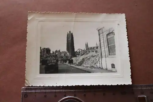 altes Foto - zerstörte Stadt in Frankreich - Kirche Hintergrund - Ort ?