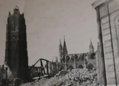 altes Foto - zerstörte Stadt in Frankreich - Kirche Hintergrund - Ort ?