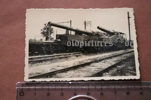 tolles altes Foto - zwei  Eisenbahngeschütze -