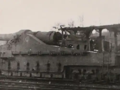 tolles altes Foto - französisches Eisenbahngeschütz -