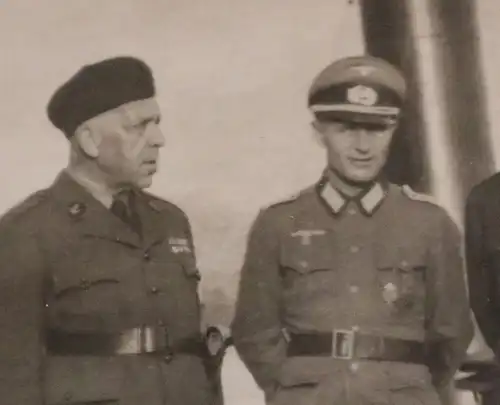 tolles altes Foto - drei Männer in Uniform Heer und Marine ??? am Hafen 