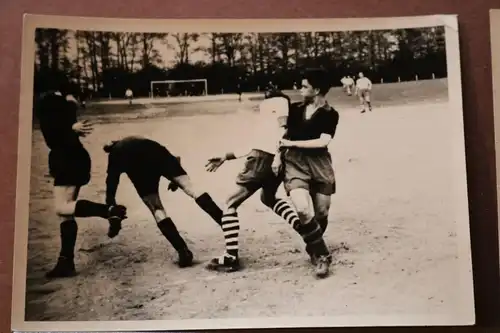 zwei alte Fotos - Fussballspiel - unbekannte Mannschaften 30-50er jahre ?