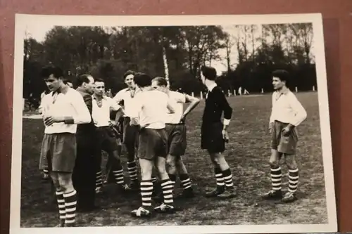 zwei alte Fotos - Fussballspiel - unbekannte Mannschaften 30-50er jahre ?