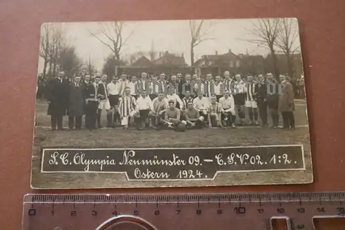 tolles altes Foto  Fußballmannschaften Olympia Neumünster 09 u. CSV  02 -  1924