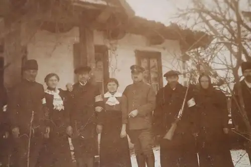 tolles altes Foto - deutscher Soldat und Freiwillige Russen ?? Ärmelband N ??