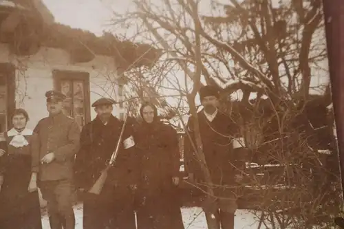 tolles altes Foto - deutscher Soldat und Freiwillige Russen ?? Ärmelband N ??