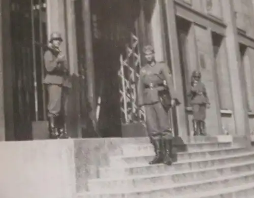 tolles altes Foto - Wachen vor dem Marine-Ministerium in Paris Wehrmacht 1940