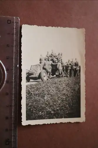 tolles altes Foto - Gruppe Gebirgsjäger mit leichtem Geschütz