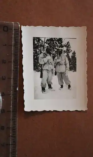 altes Foto - Soldaten in Wintertarnanzügen - Russland ??