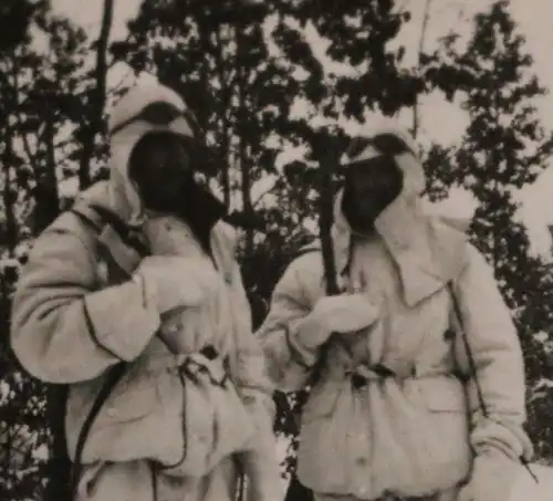 altes Foto - Soldaten in Wintertarnanzügen - Russland ??