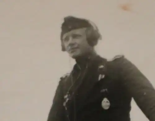 altes Foto - Panzerkommandant schaut aus Panzerturm 